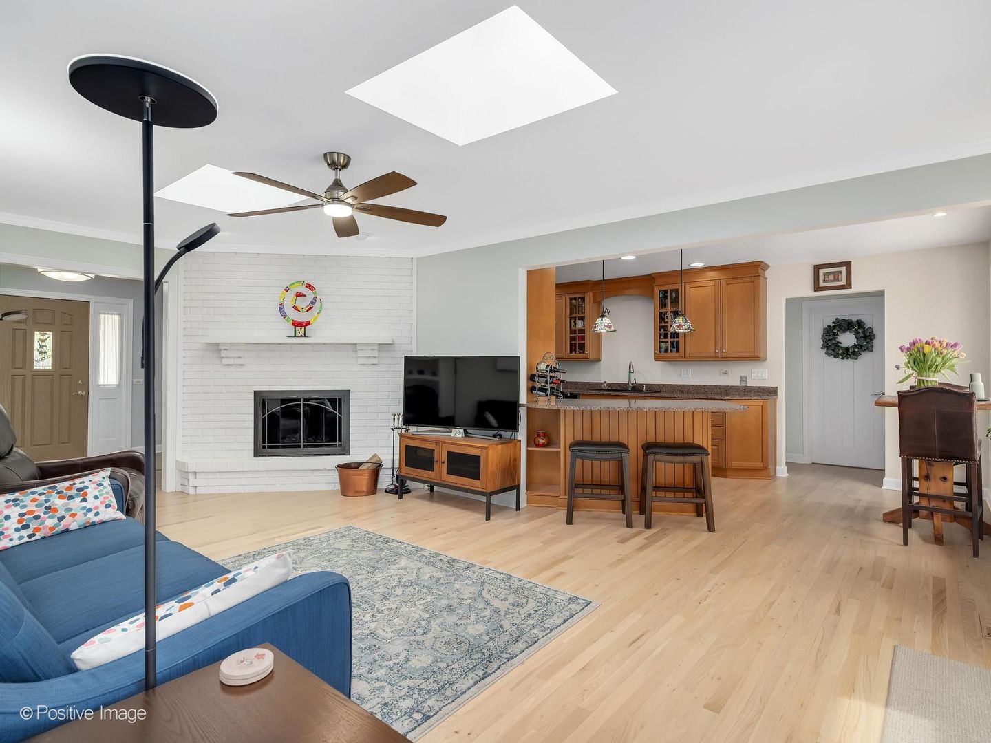 16W660 89th Place, Willowbrook, IL 60527
