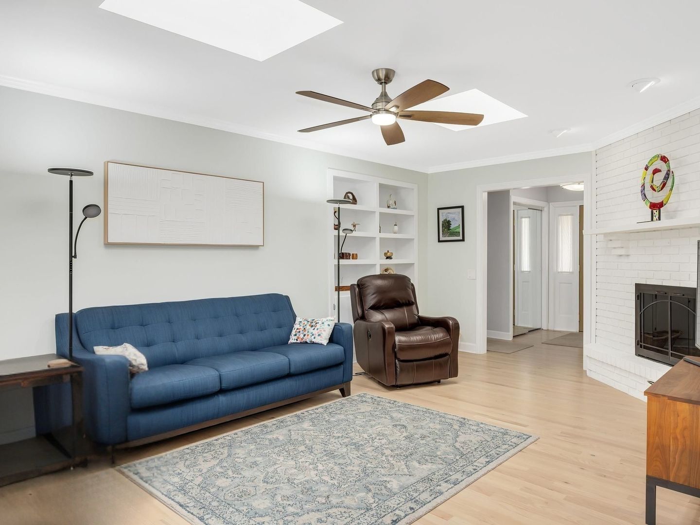 16W660 89th Place, Willowbrook, IL 60527