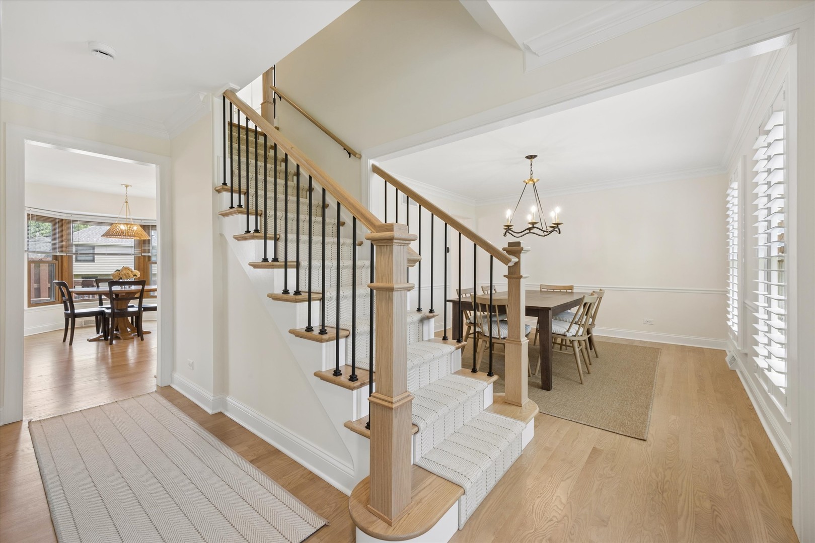 877 Stillwell Court, Wheaton, IL 60189