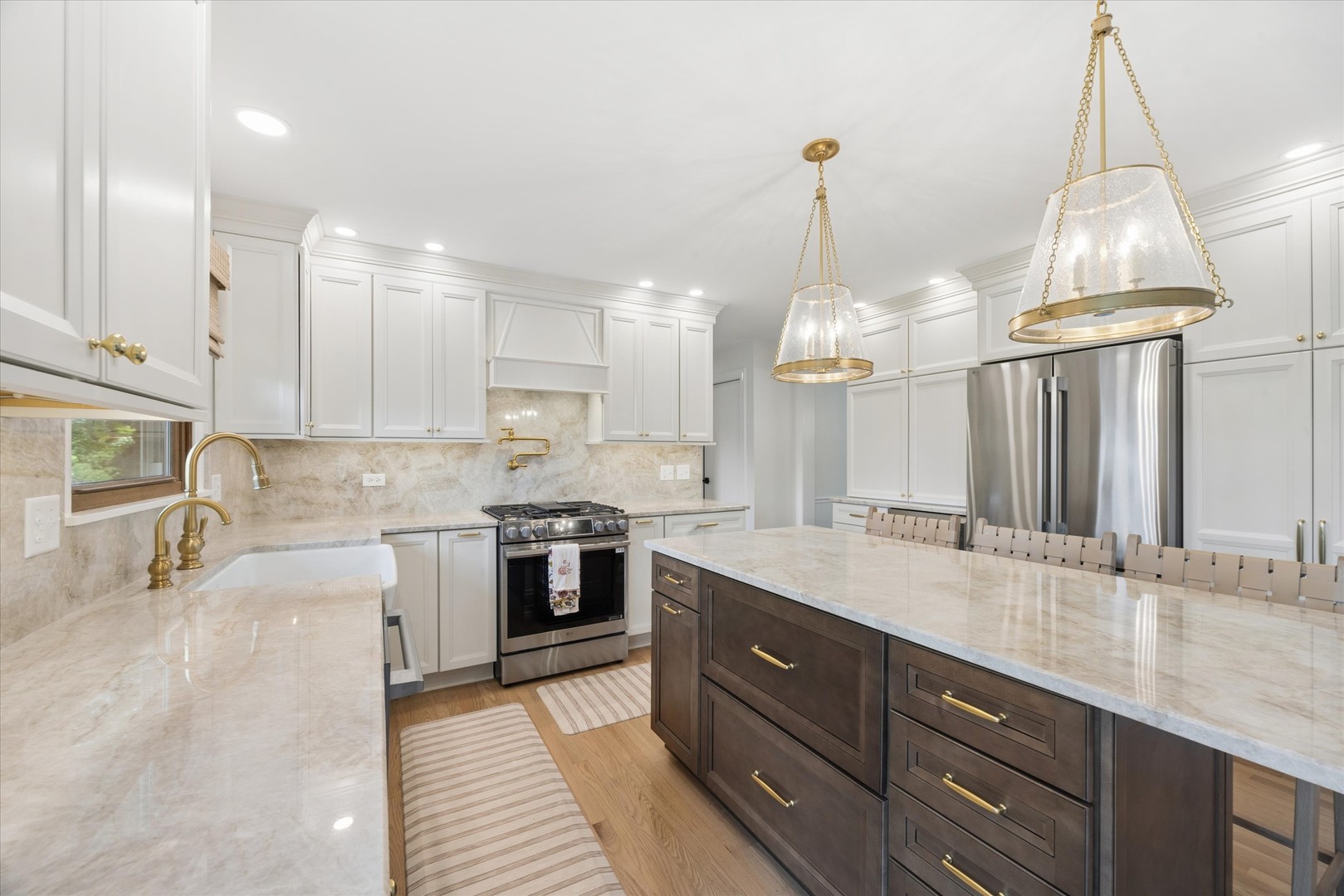 877 Stillwell Court, Wheaton, IL 60189