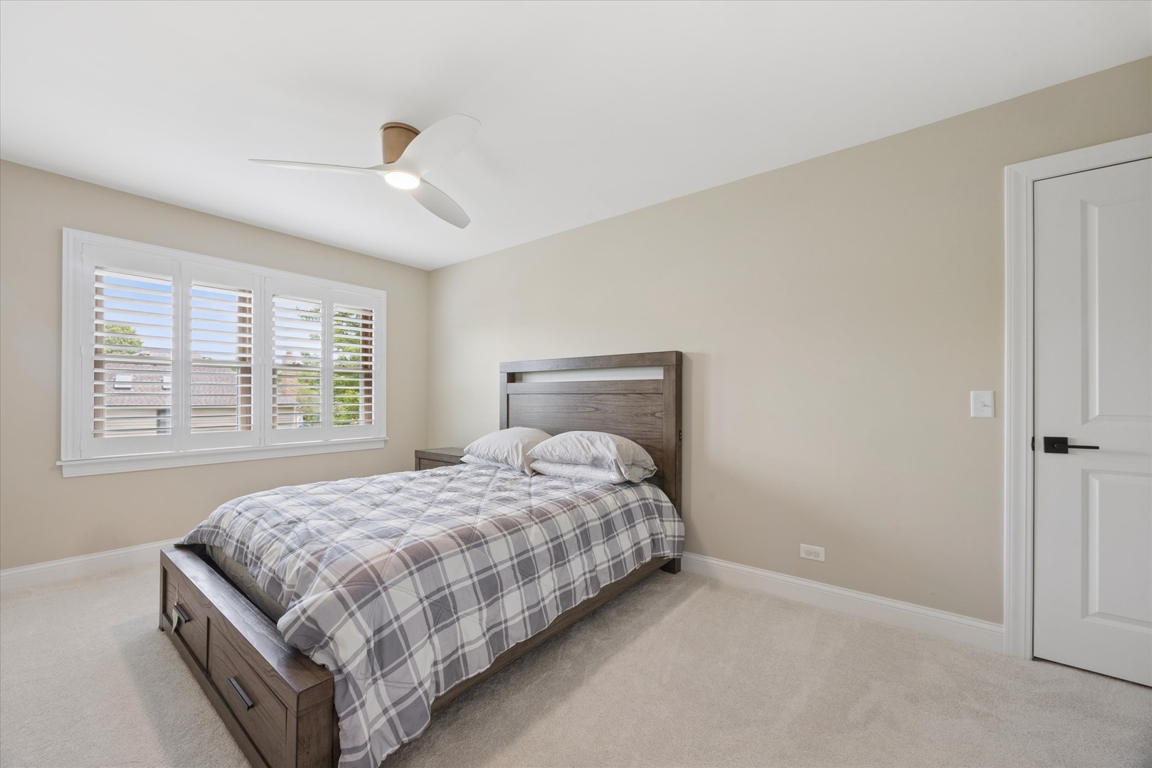 877 Stillwell Court, Wheaton, IL 60189