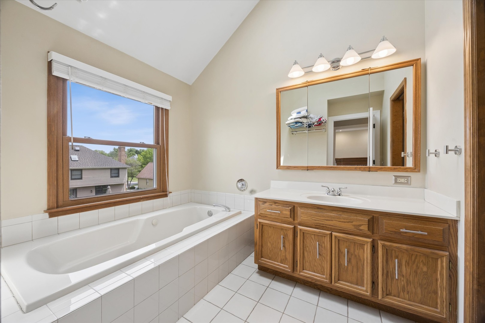877 Stillwell Court, Wheaton, IL 60189