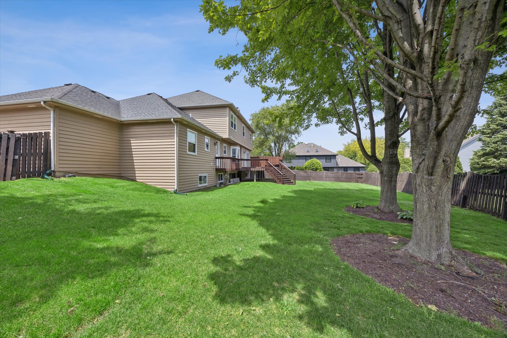 877 Stillwell Court, Wheaton, IL 60189