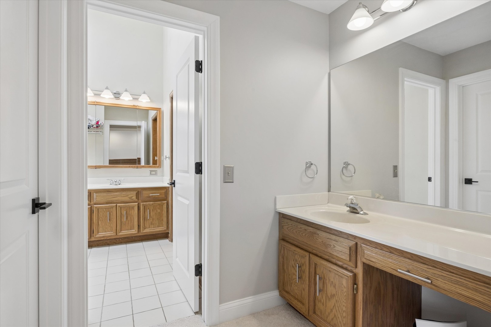 877 Stillwell Court, Wheaton, IL 60189