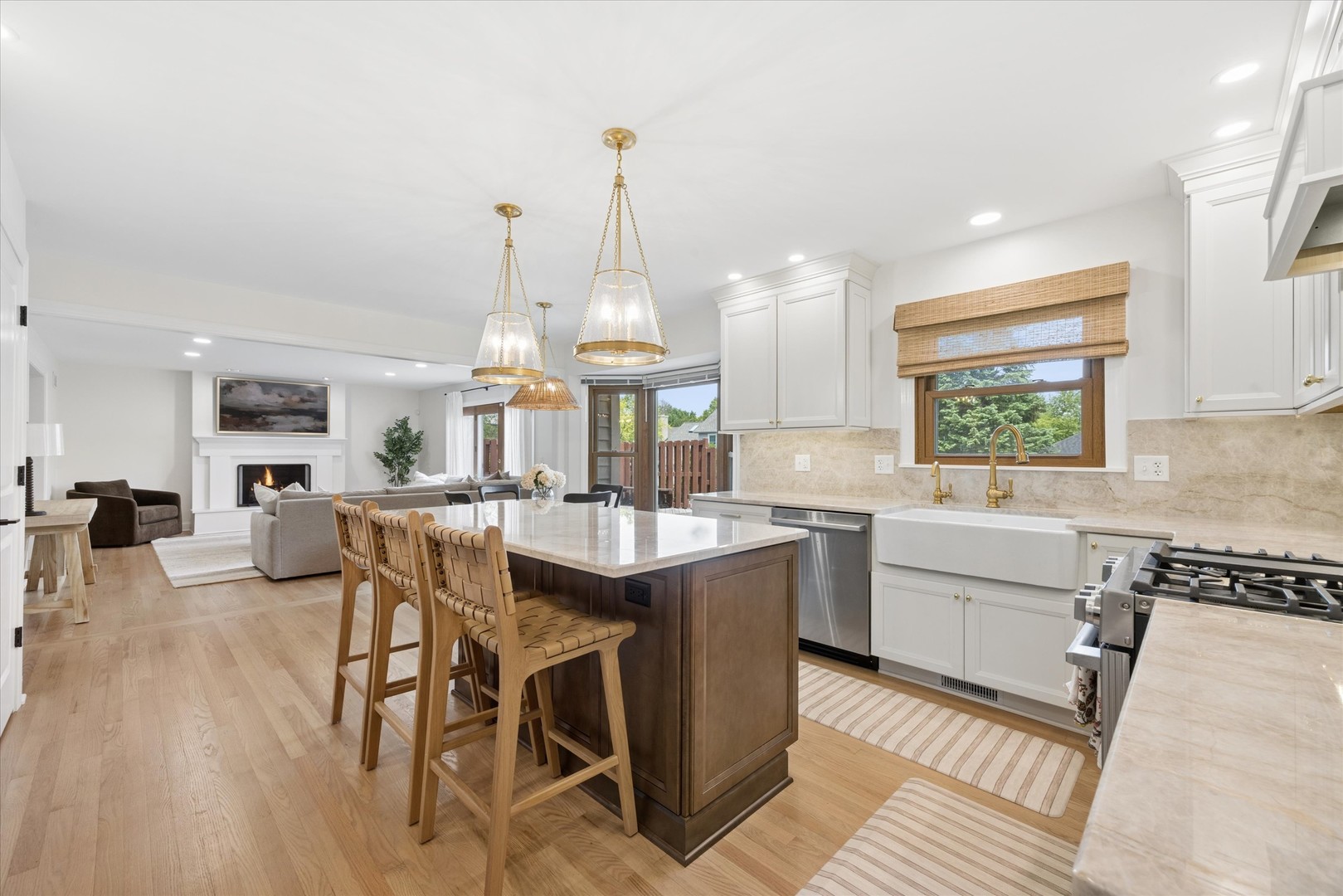 877 Stillwell Court, Wheaton, IL 60189