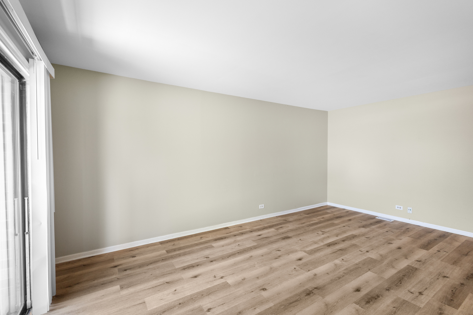 7345 Winthrop Way #10, Downers Grove, IL 60516