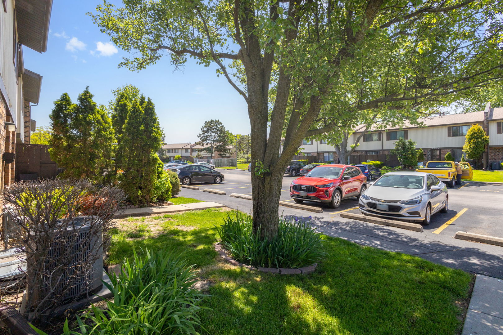 7345 Winthrop Way #10, Downers Grove, IL 60516