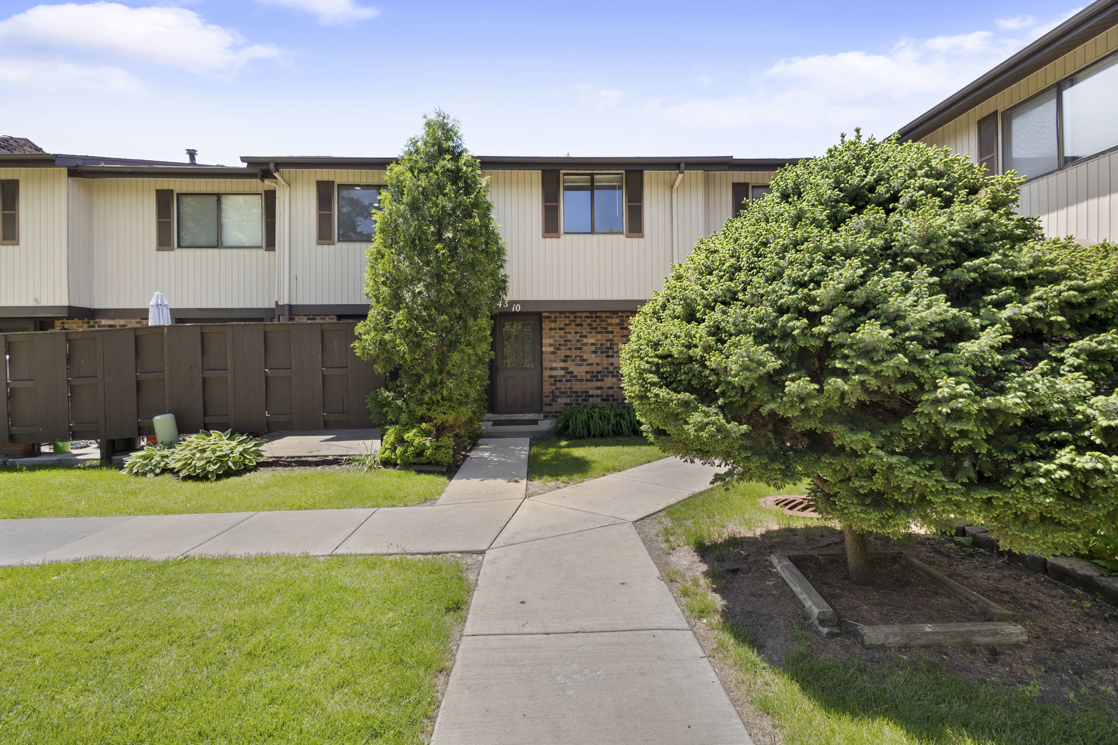 7345 Winthrop Way #10, Downers Grove, IL 60516