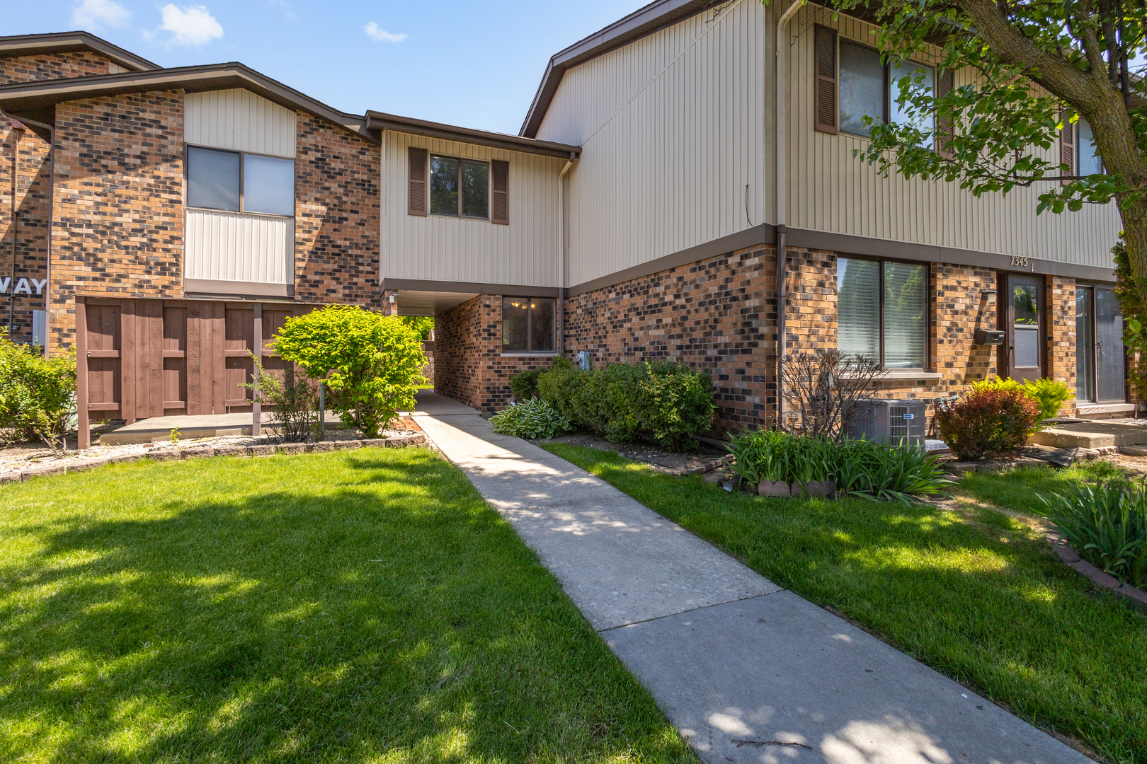 7345 Winthrop Way #10, Downers Grove, IL 60516