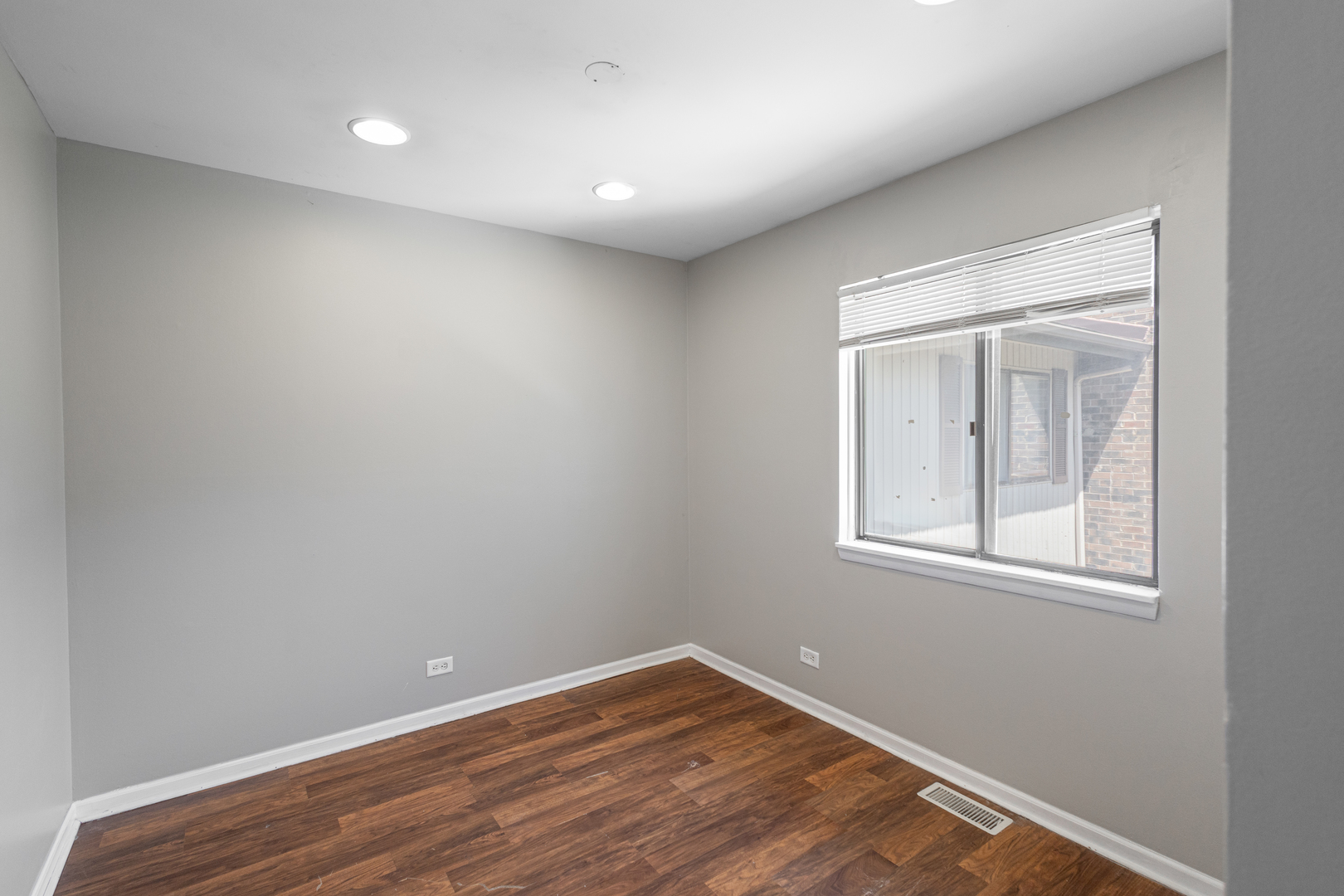 7345 Winthrop Way #10, Downers Grove, IL 60516
