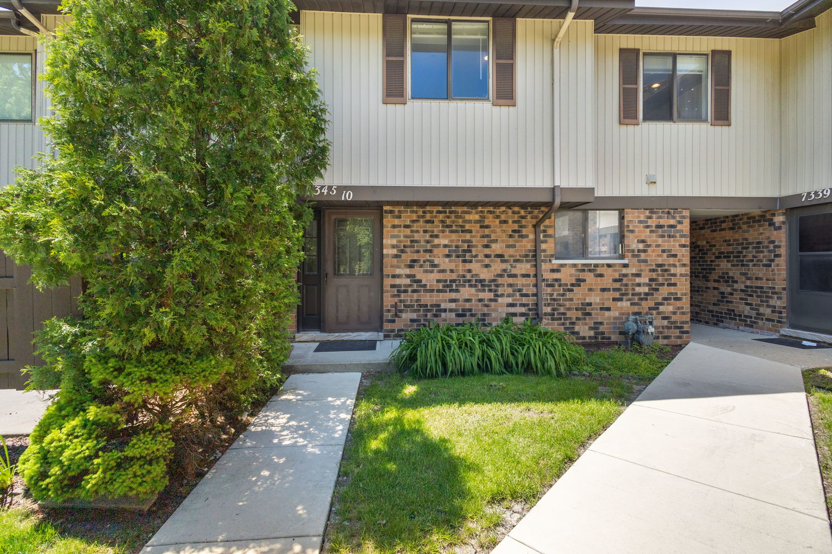 7345 Winthrop Way #10, Downers Grove, IL 60516