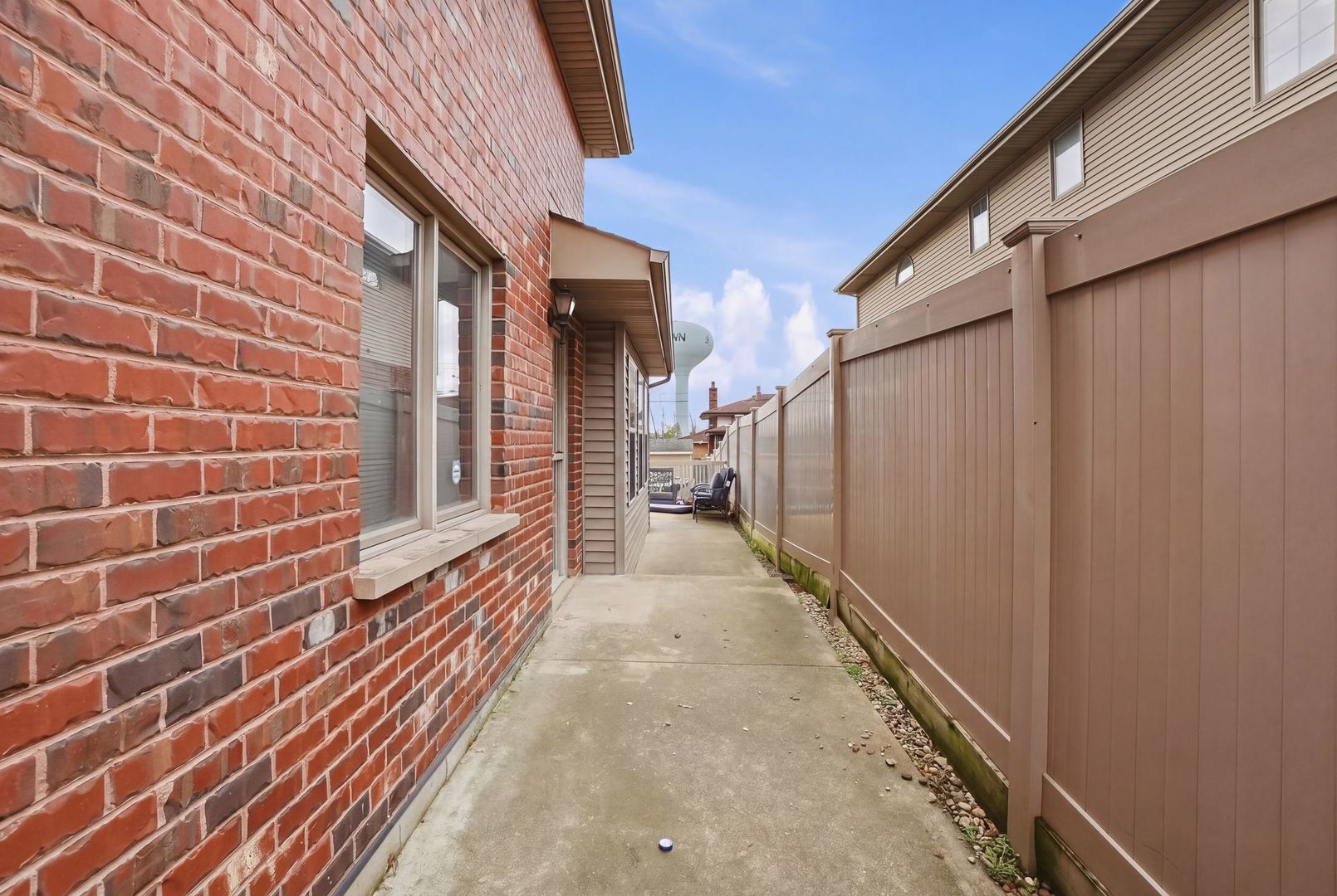 5733 W 97th Street, Oak Lawn, IL 60453