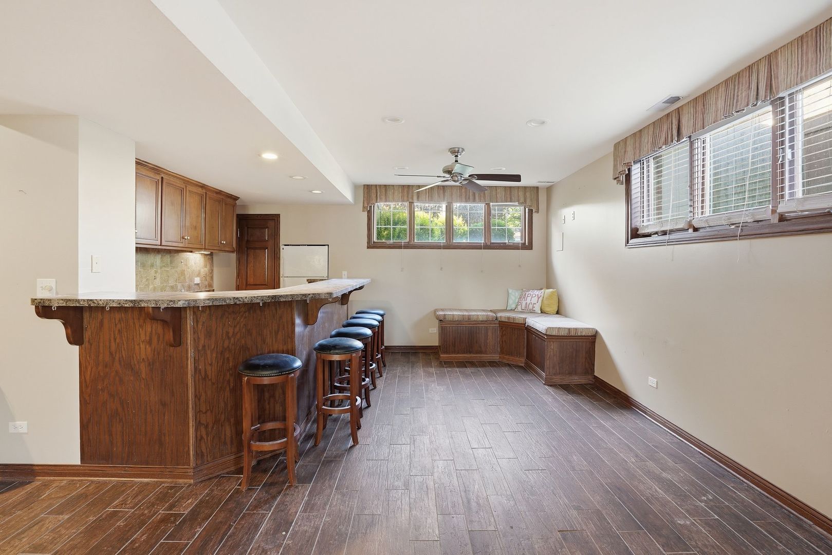 5733 W 97th Street, Oak Lawn, IL 60453
