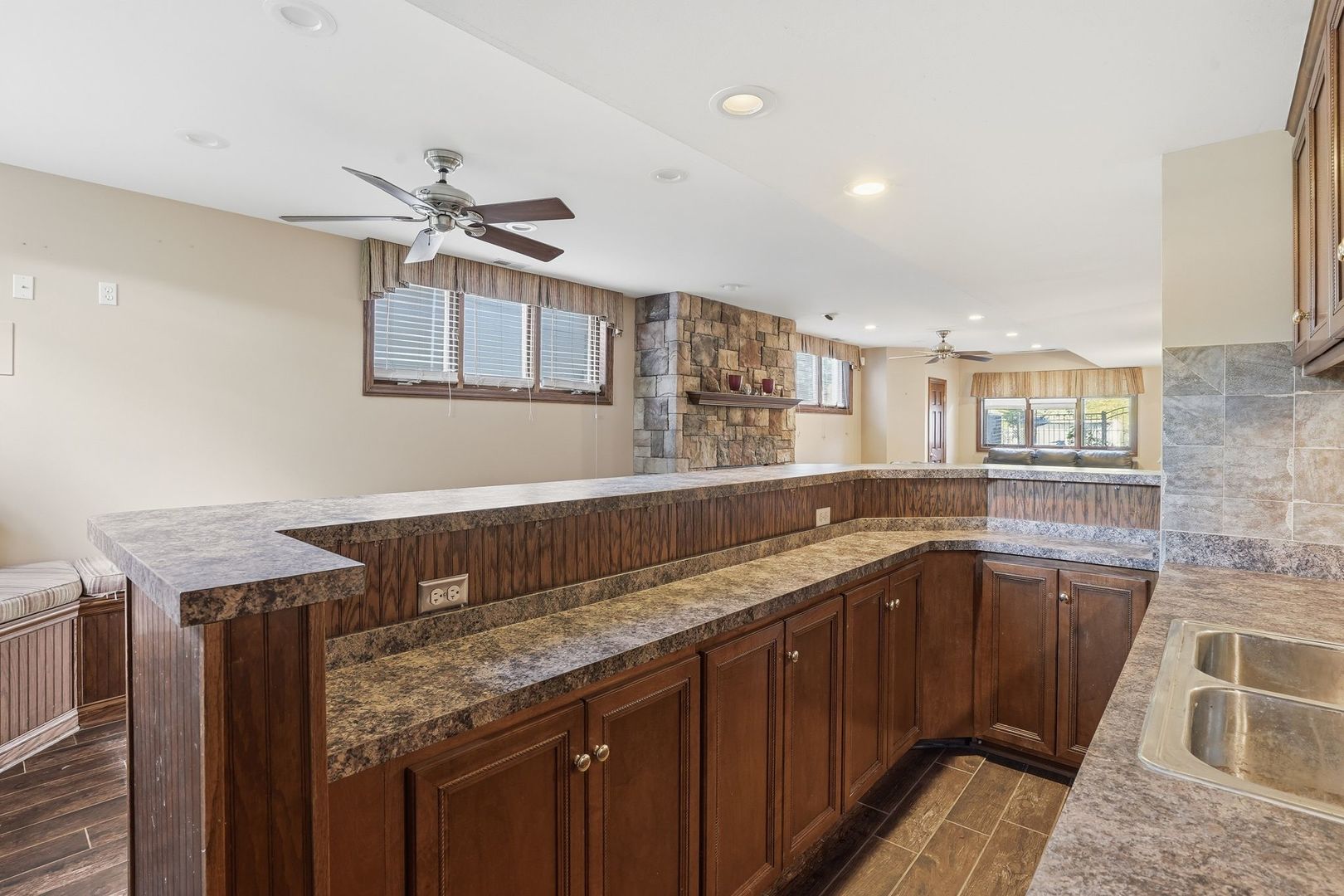 5733 W 97th Street, Oak Lawn, IL 60453