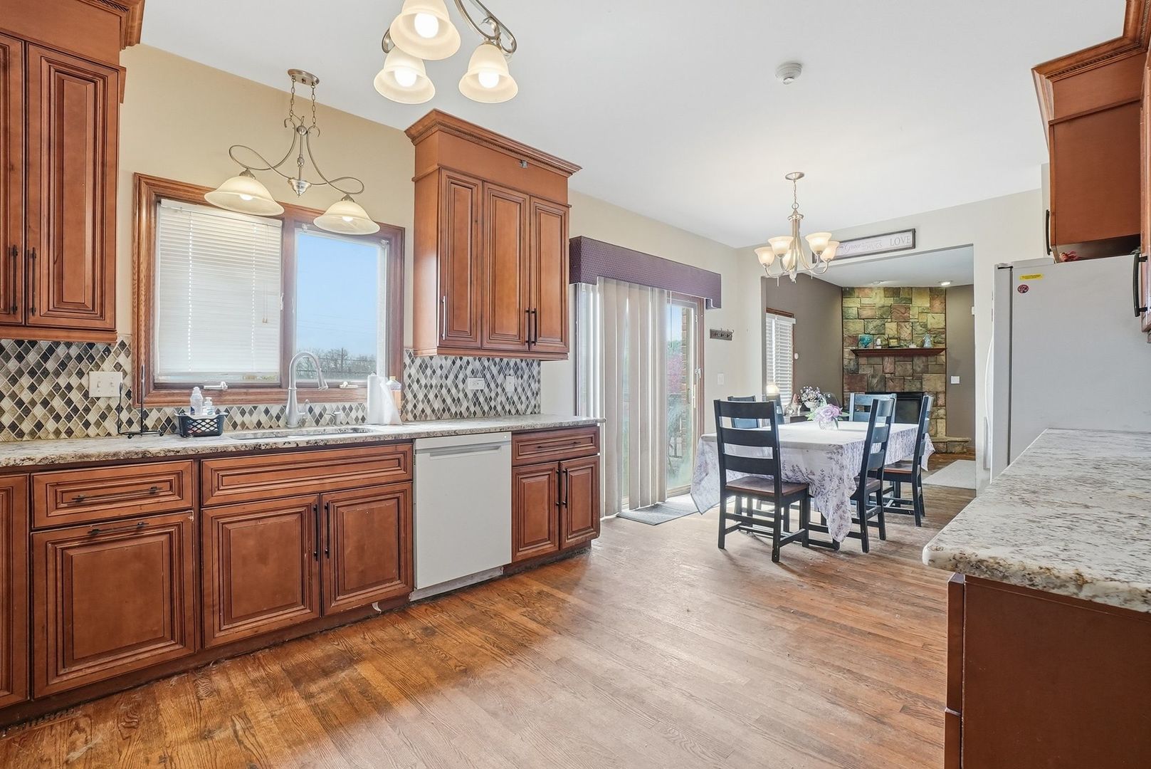 5733 W 97th Street, Oak Lawn, IL 60453