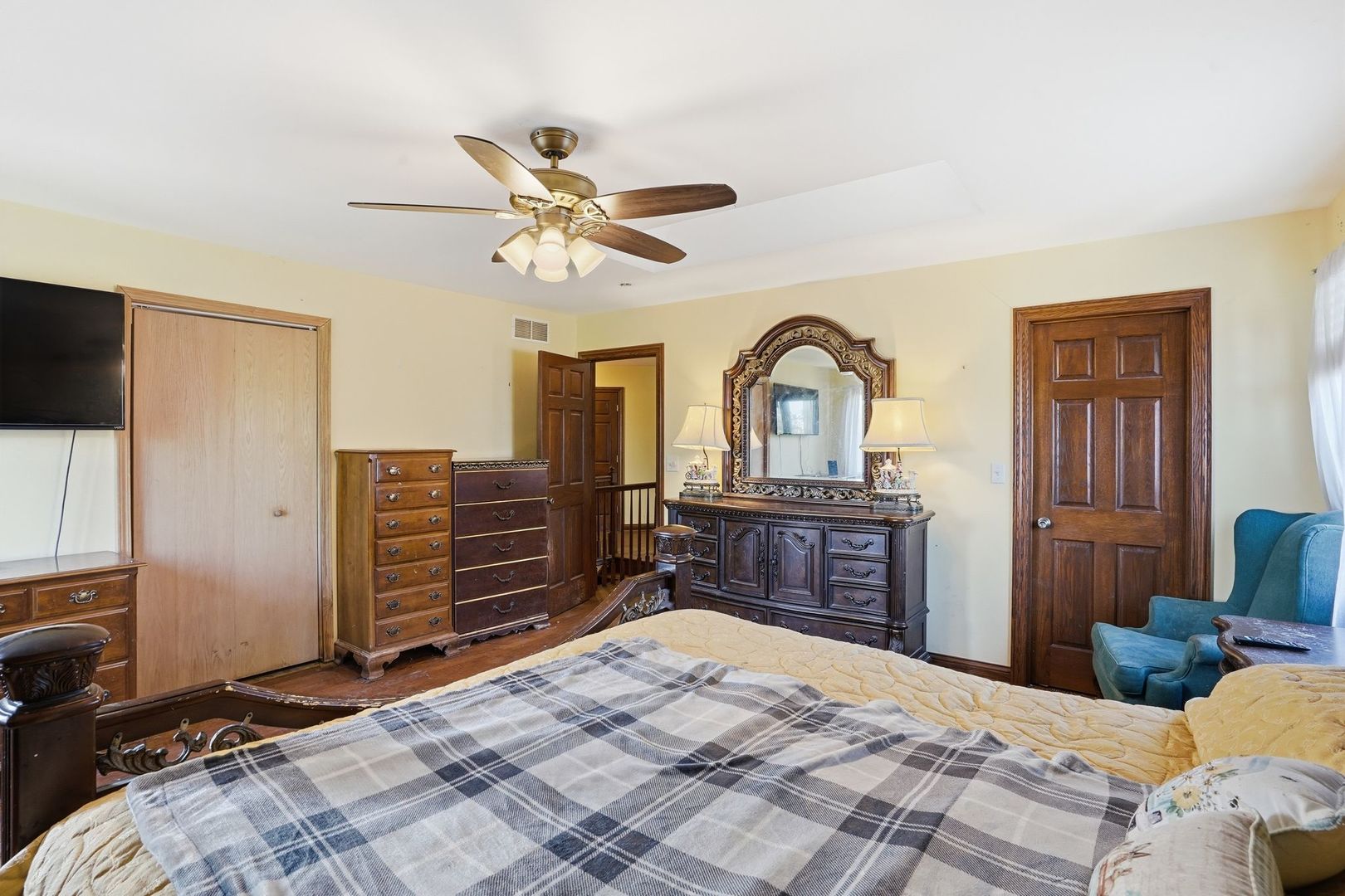 5733 W 97th Street, Oak Lawn, IL 60453