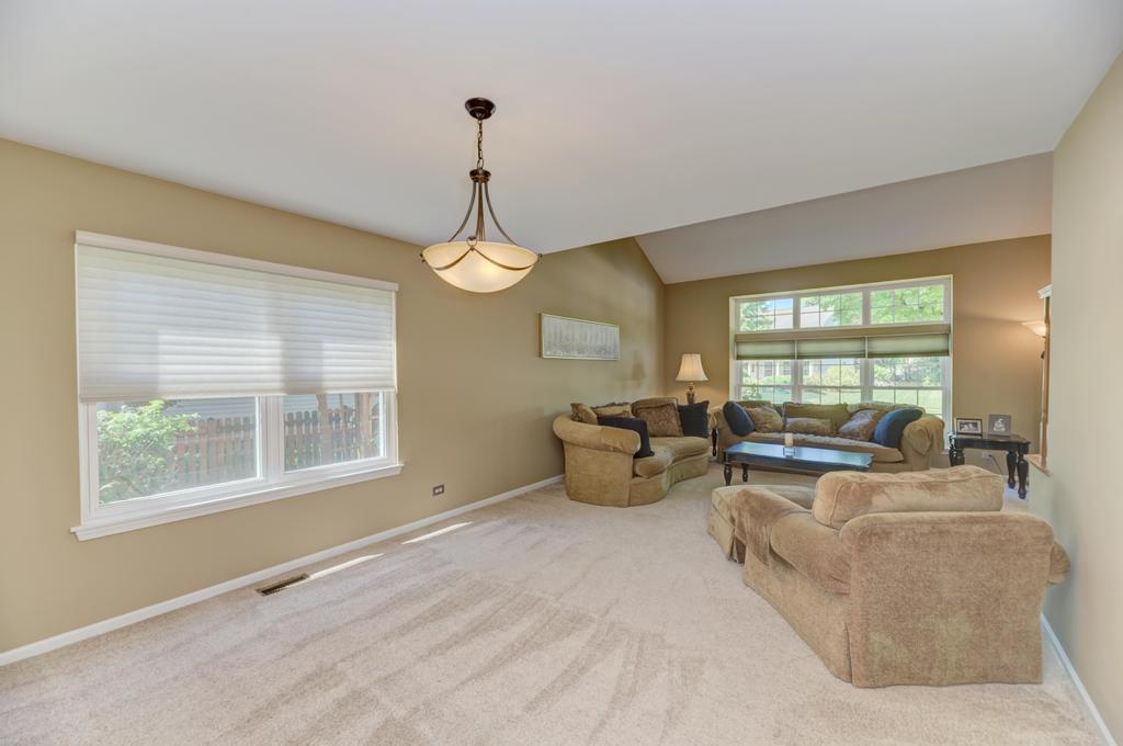 1216 Churchill Road, Bartlett, IL 60103