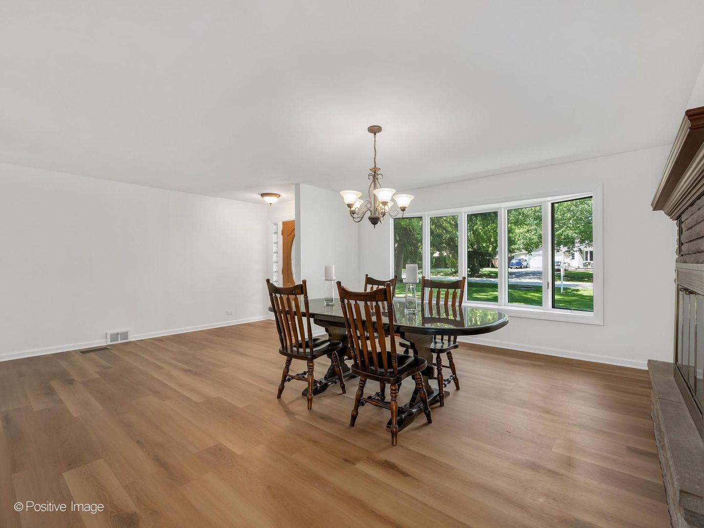 375 W Woodworth Place, Roselle, IL 60172