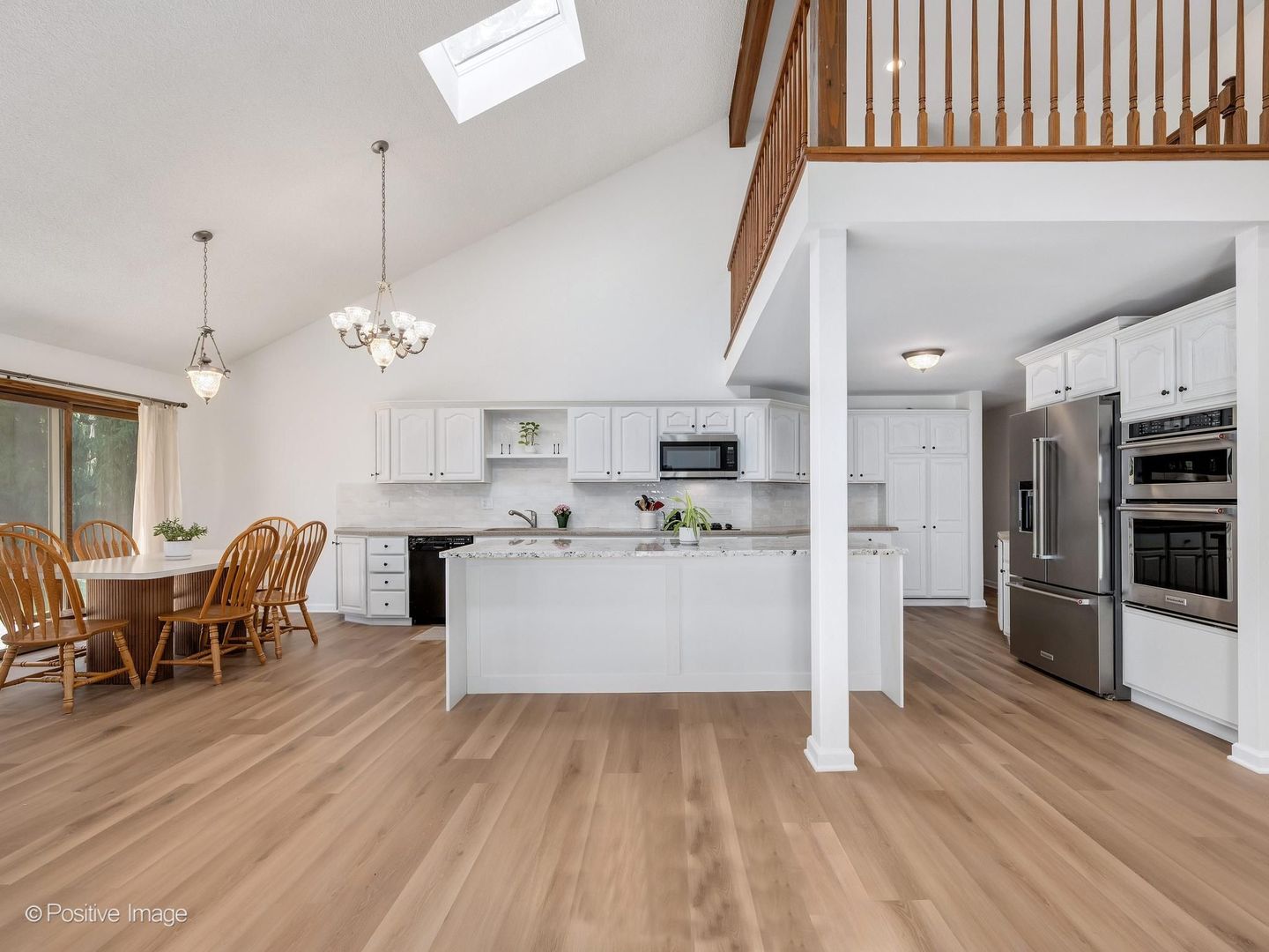 375 W Woodworth Place, Roselle, IL 60172