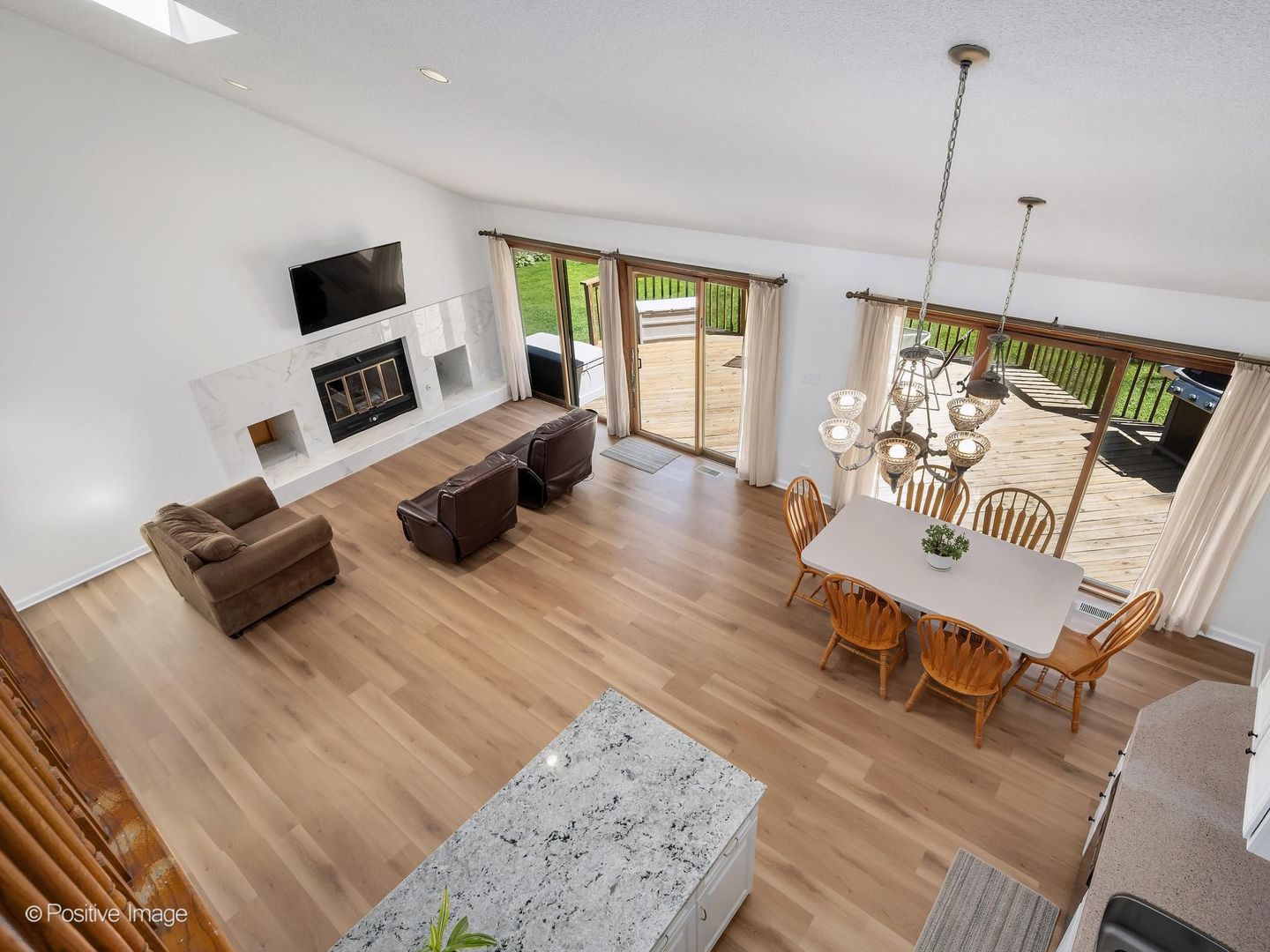 375 W Woodworth Place, Roselle, IL 60172