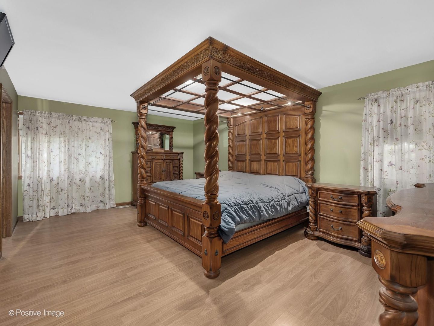 375 W Woodworth Place, Roselle, IL 60172