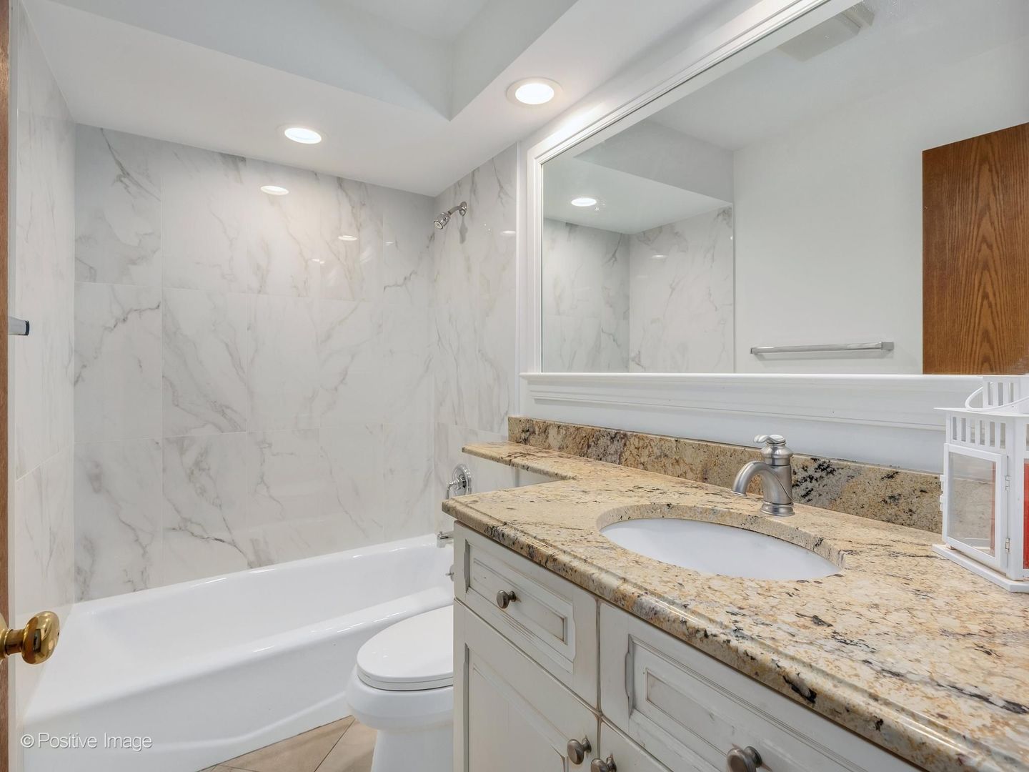 375 W Woodworth Place, Roselle, IL 60172
