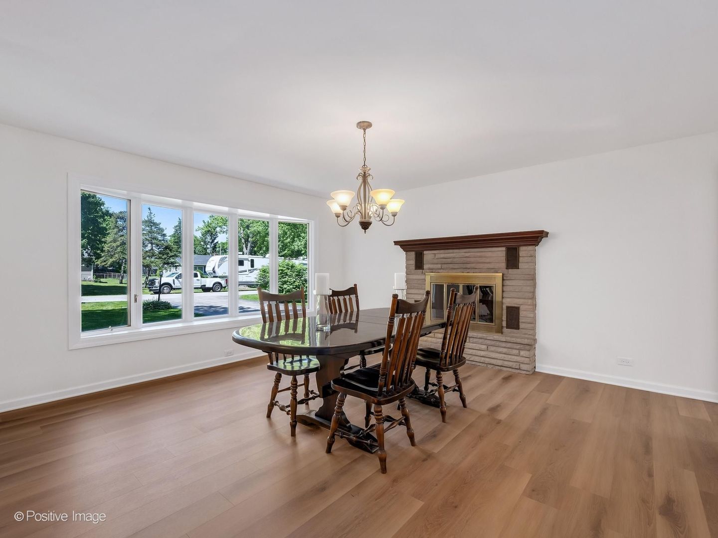 375 W Woodworth Place, Roselle, IL 60172