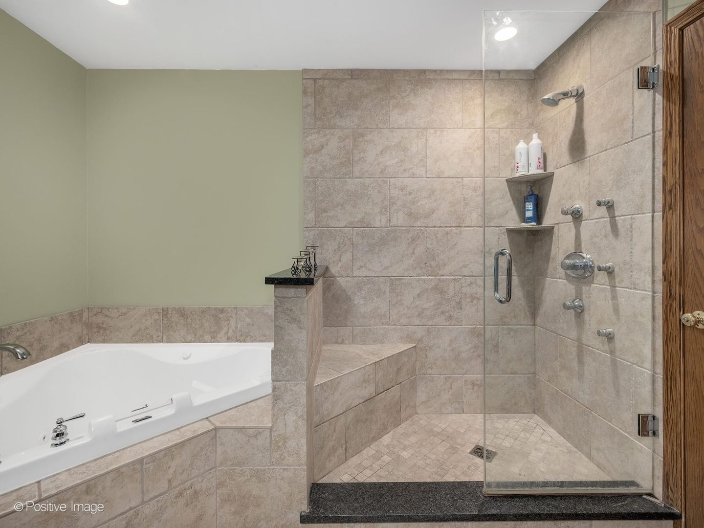 375 W Woodworth Place, Roselle, IL 60172