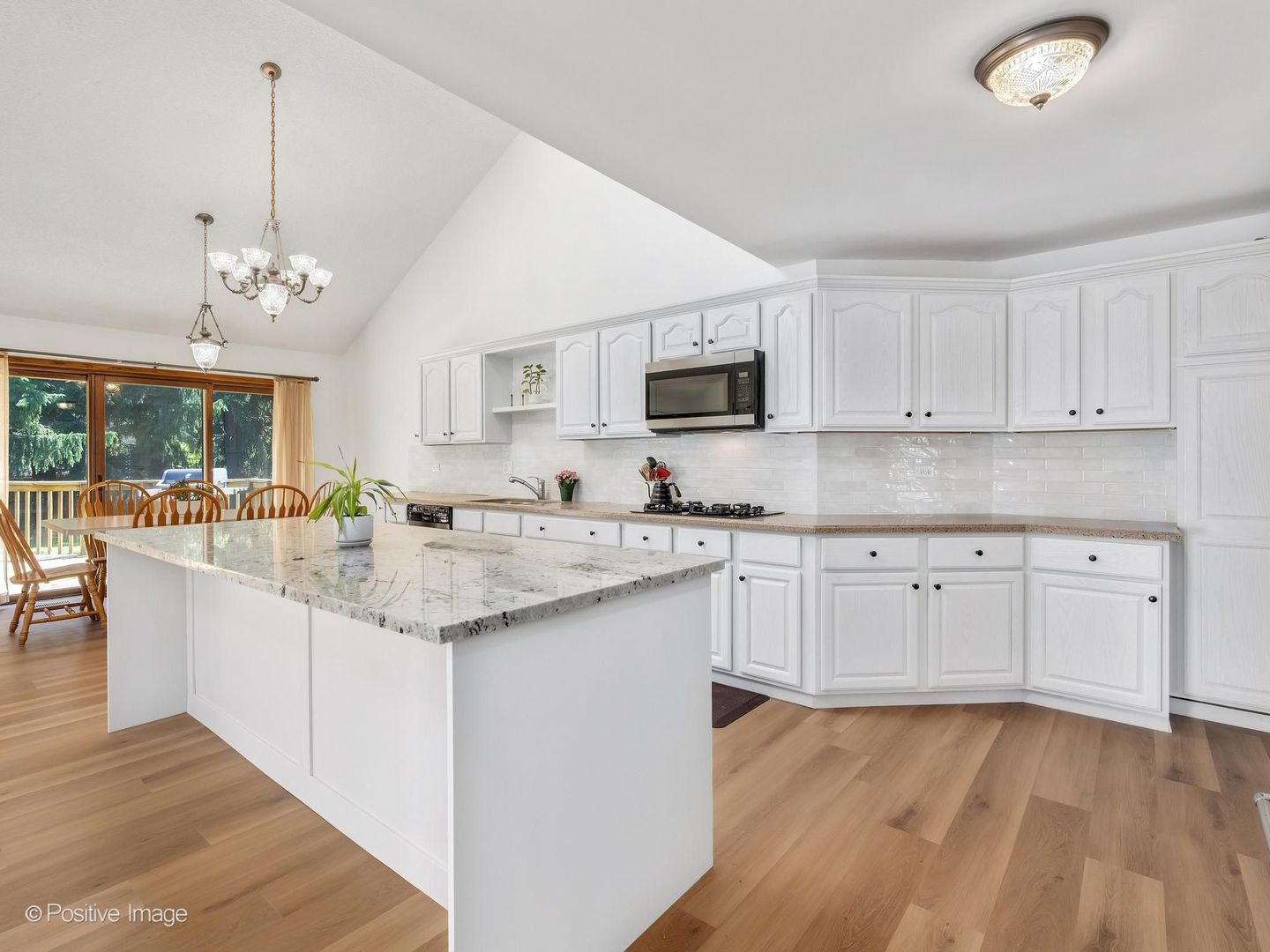 375 W Woodworth Place, Roselle, IL 60172