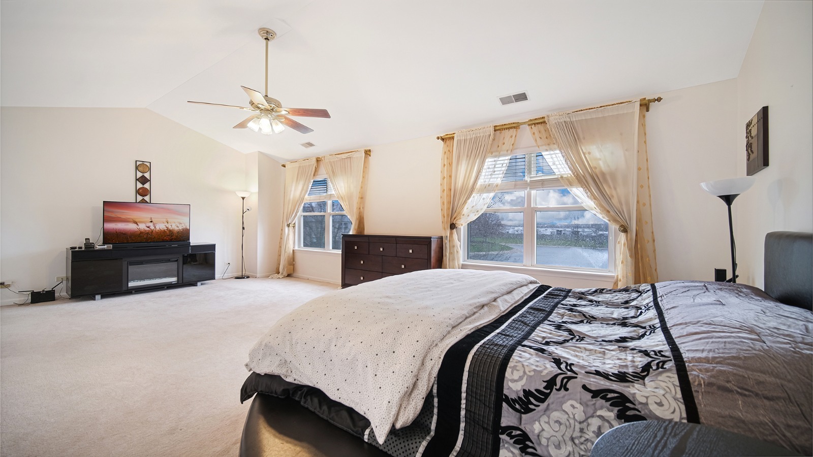 3124 CRYSTAL ROCK Road #3124, Naperville, IL 60564