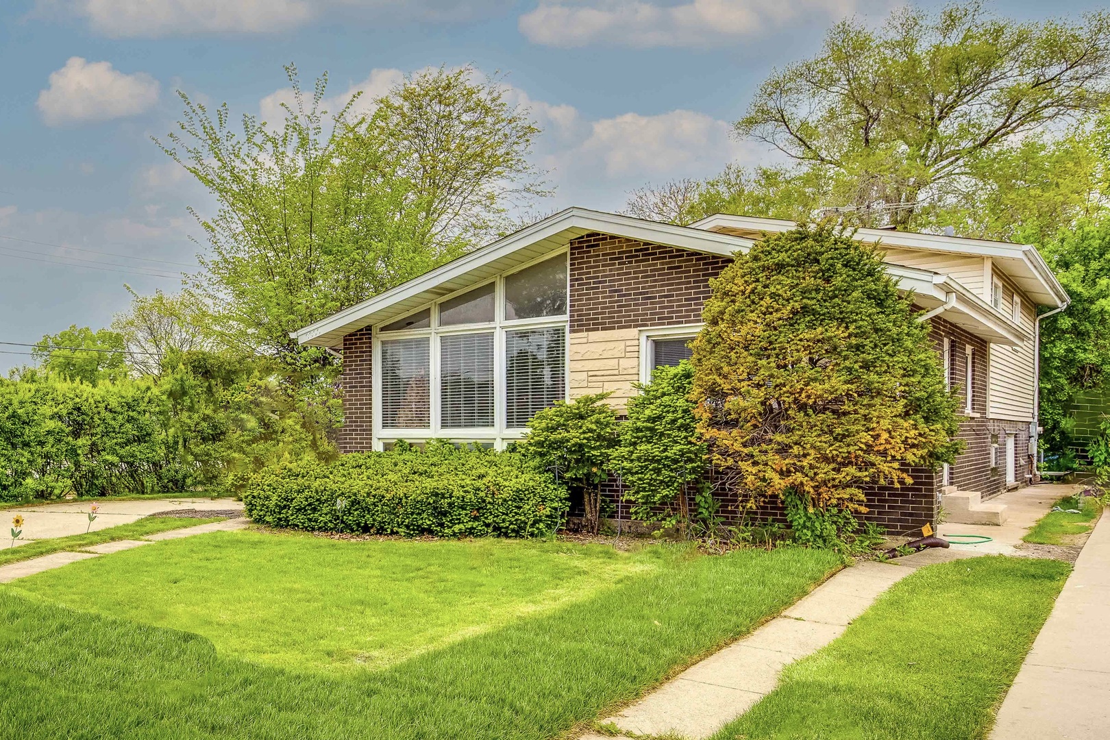 8800 Kostner Terrace, Skokie, IL 60076