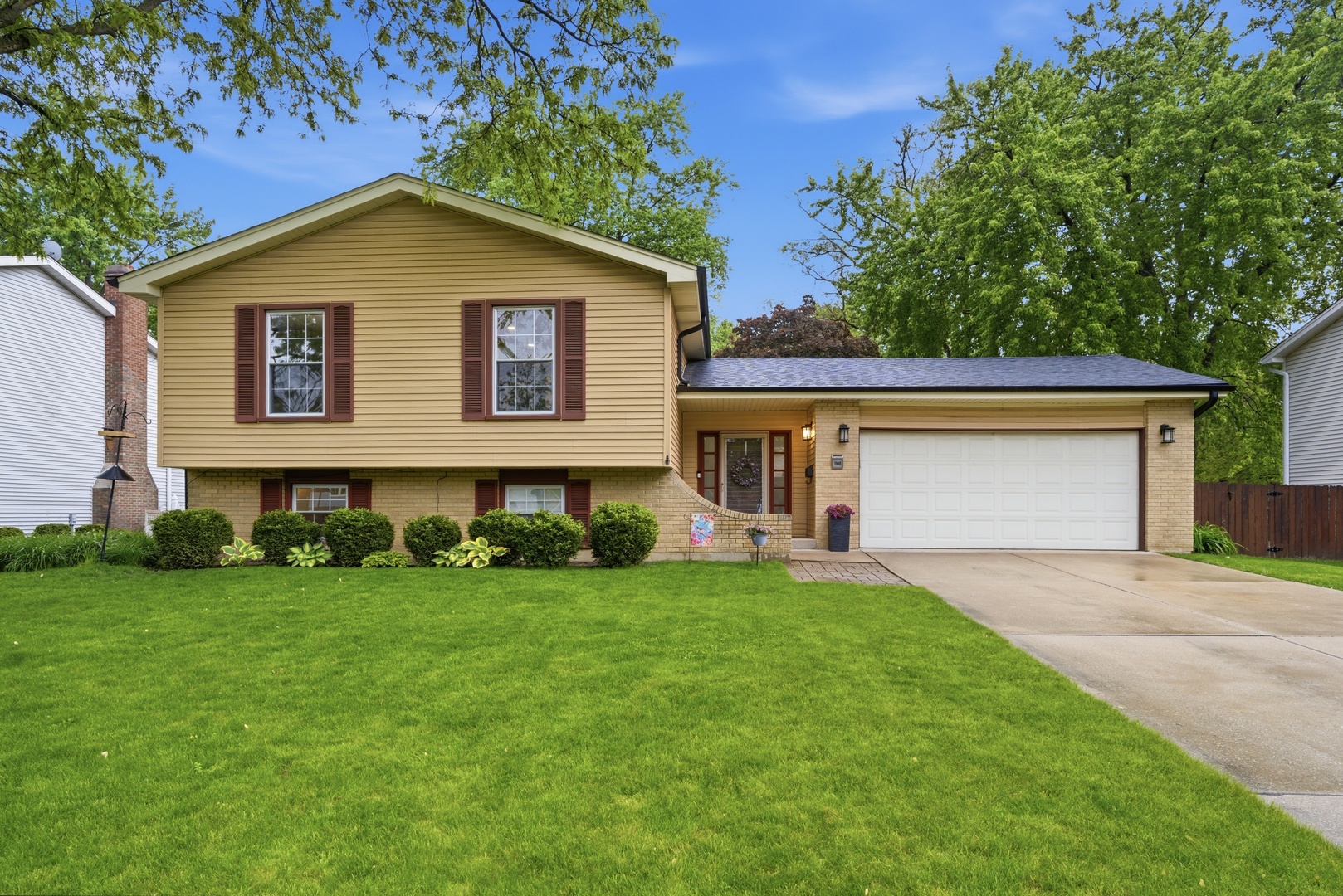 1940 Brentwood Lane, Wheaton, IL 60189