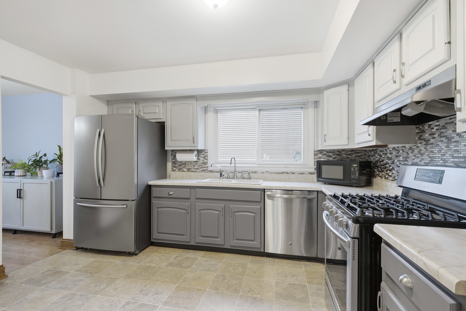 1940 Brentwood Lane, Wheaton, IL 60189