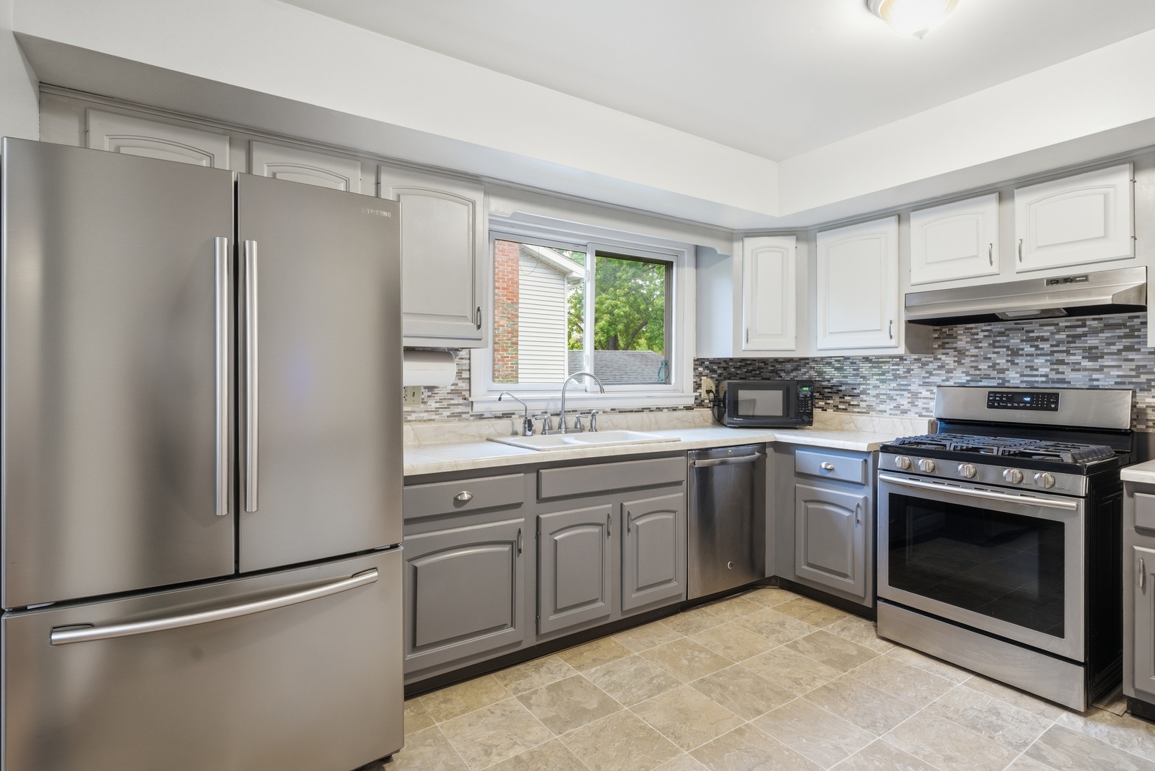 1940 Brentwood Lane, Wheaton, IL 60189
