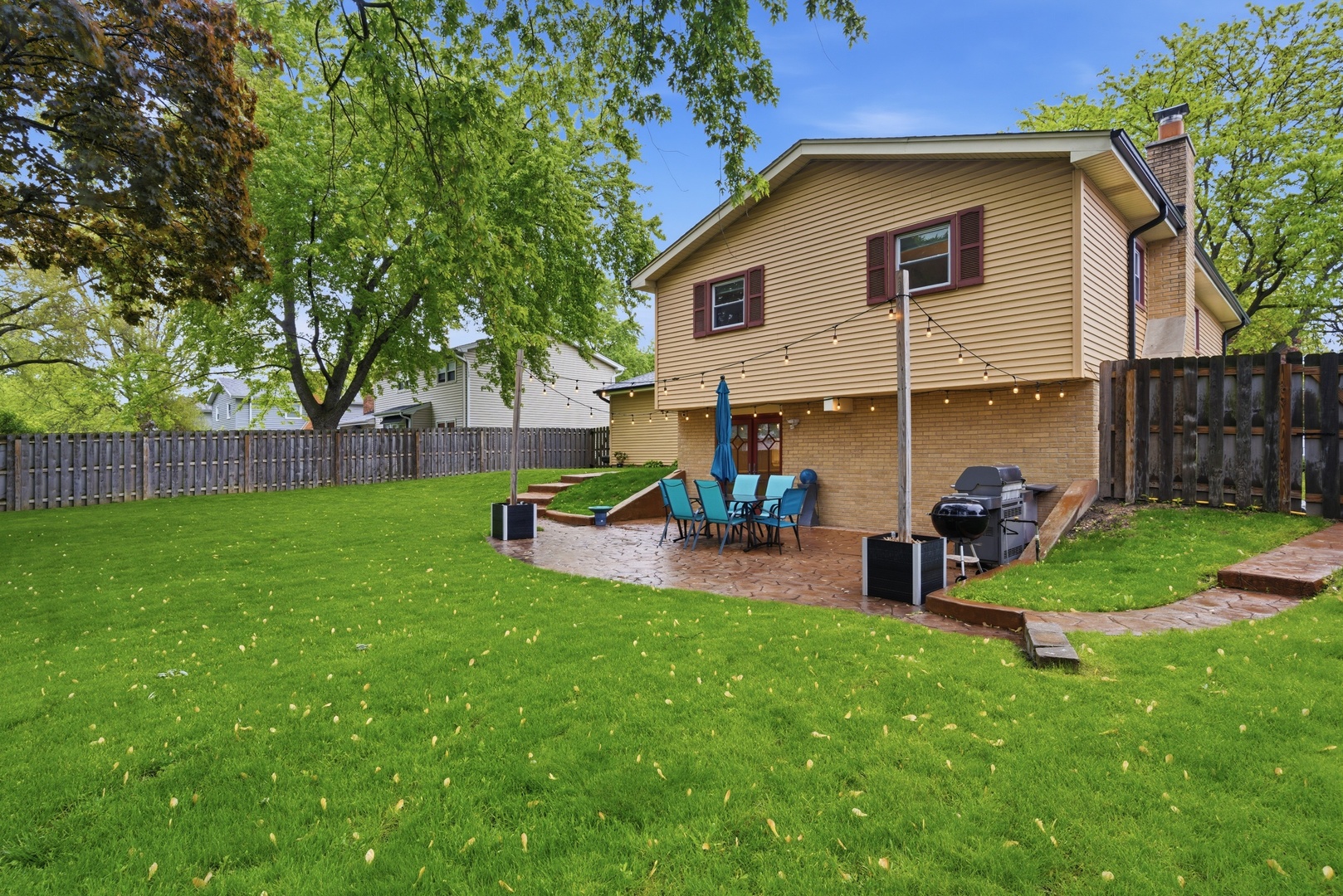1940 Brentwood Lane, Wheaton, IL 60189