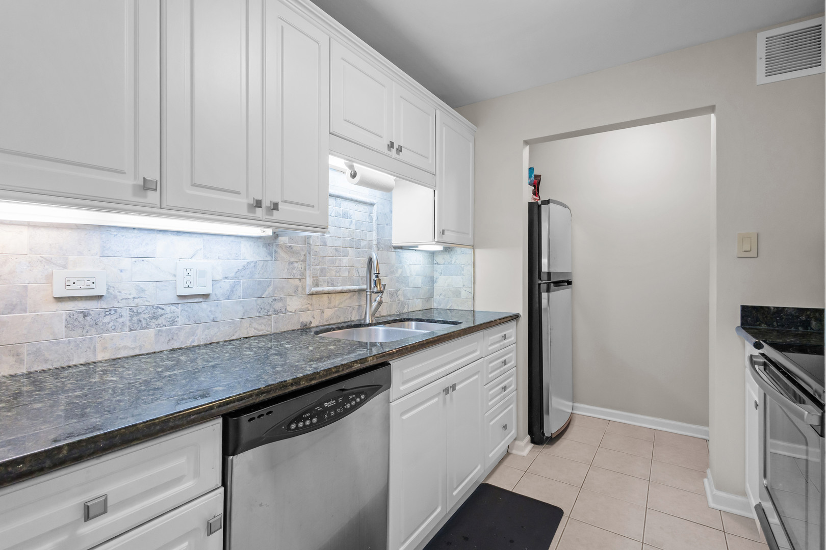 1625 Sheridan Road #206, Wilmette, IL 60091