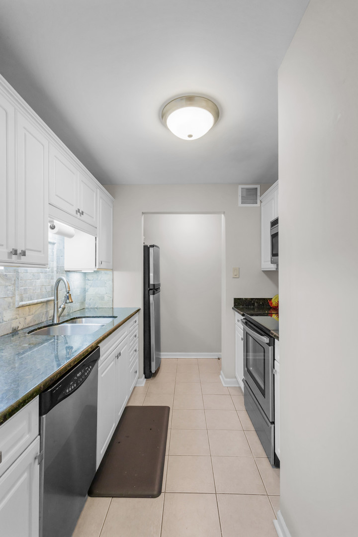 1625 Sheridan Road #206, Wilmette, IL 60091