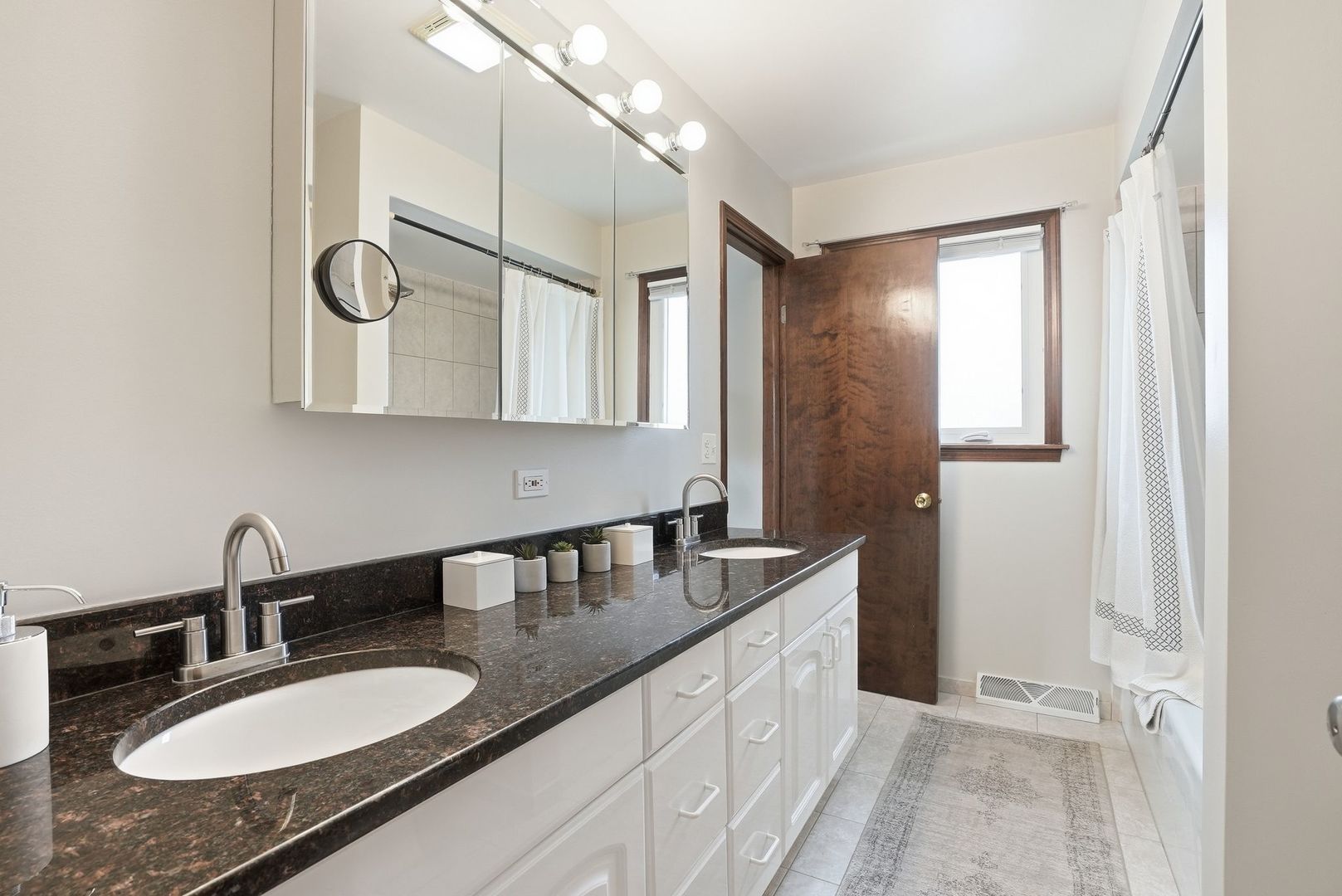 1308 E Thayer Street, Mount Prospect, IL 60056