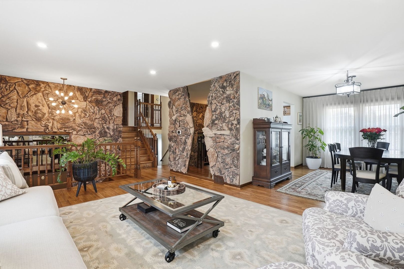 1308 E Thayer Street, Mount Prospect, IL 60056