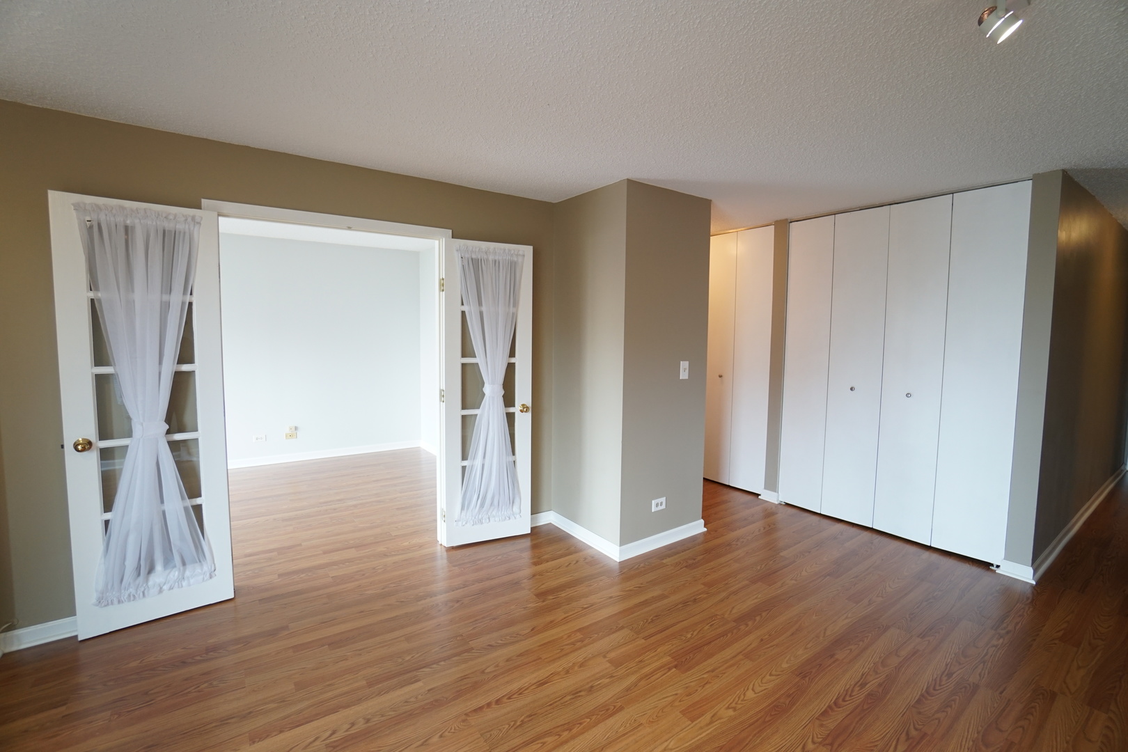 1122 N Clark Street #1004, Chicago, IL 60610