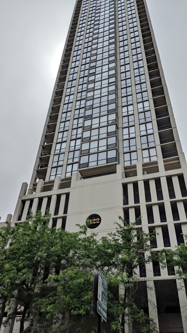 1122 N Clark Street #1004, Chicago, IL 60610