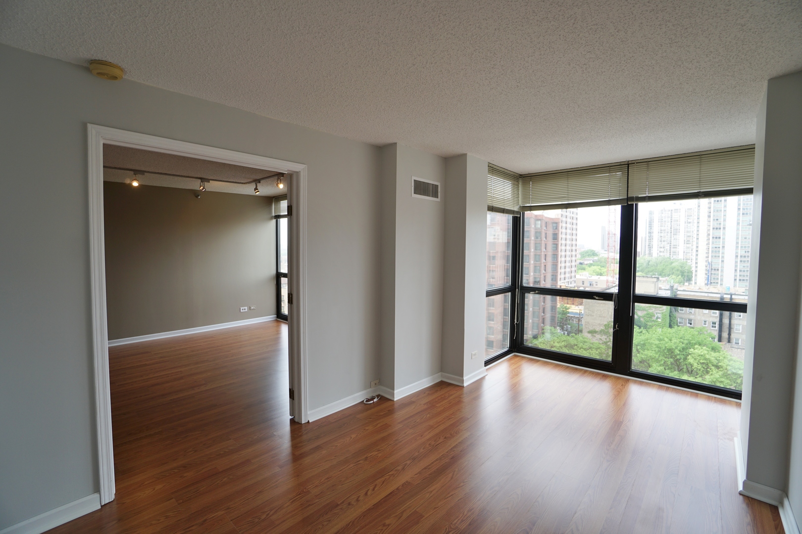 1122 N Clark Street #1004, Chicago, IL 60610