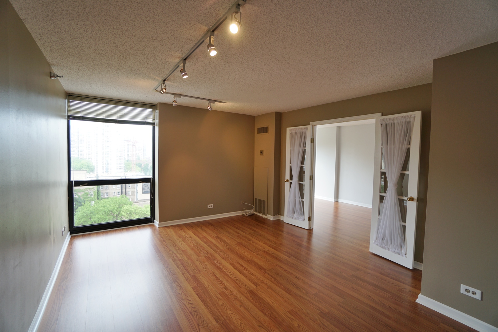 1122 N Clark Street #1004, Chicago, IL 60610