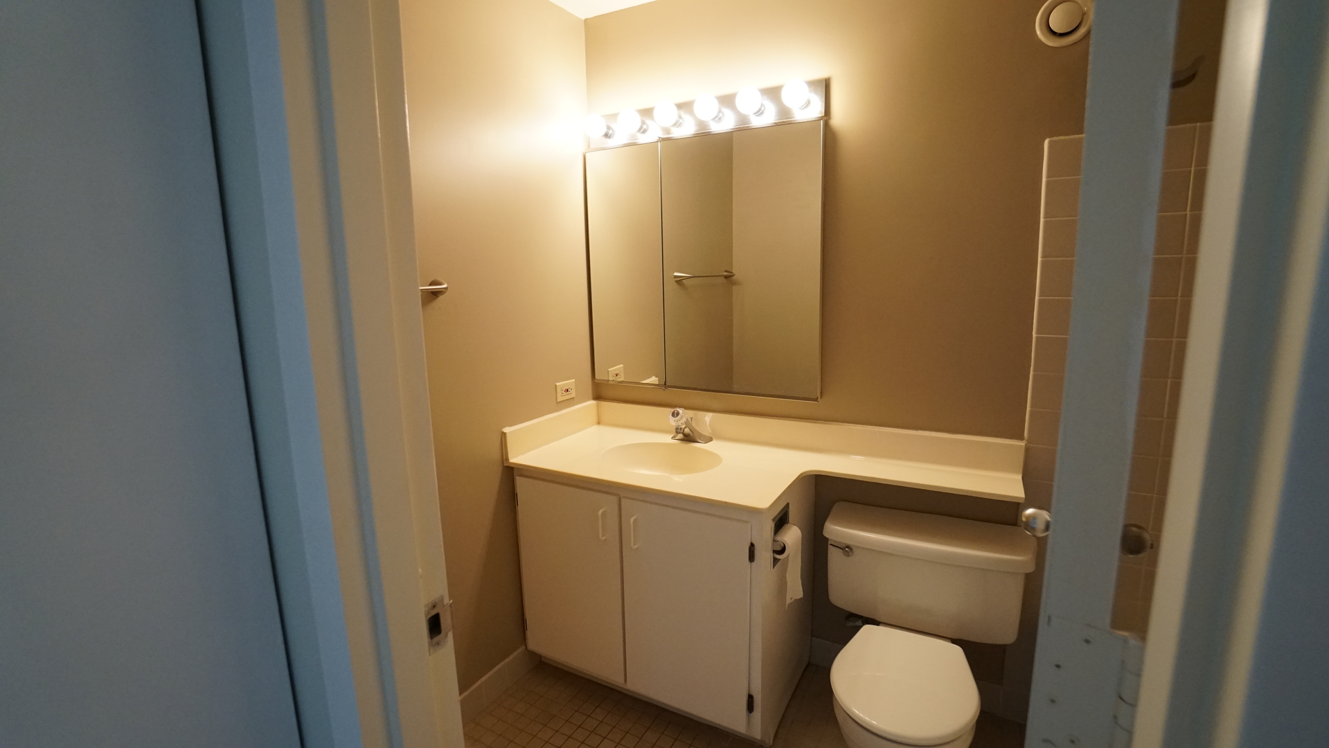 1122 N Clark Street #1004, Chicago, IL 60610