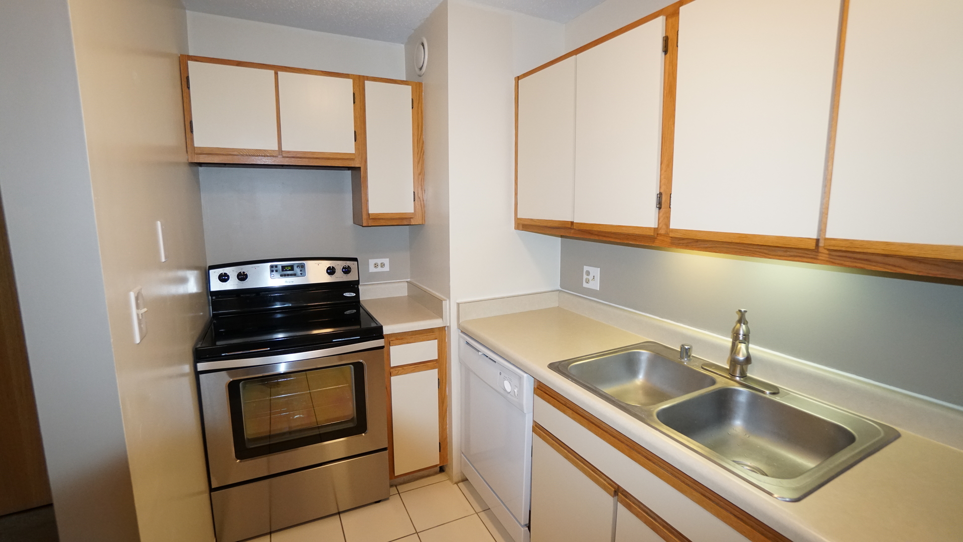 1122 N Clark Street #1004, Chicago, IL 60610