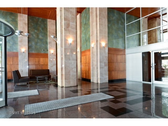 1122 N Clark Street #1004, Chicago, IL 60610