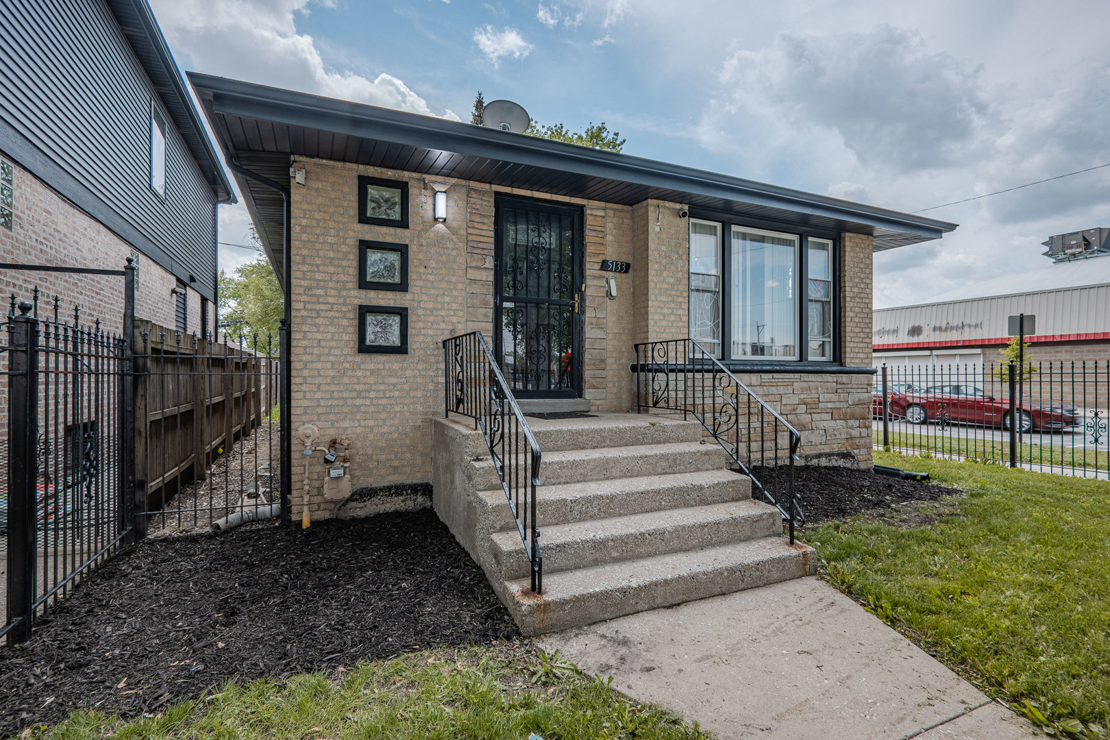 5133 W Monroe Street, Chicago, IL 60644