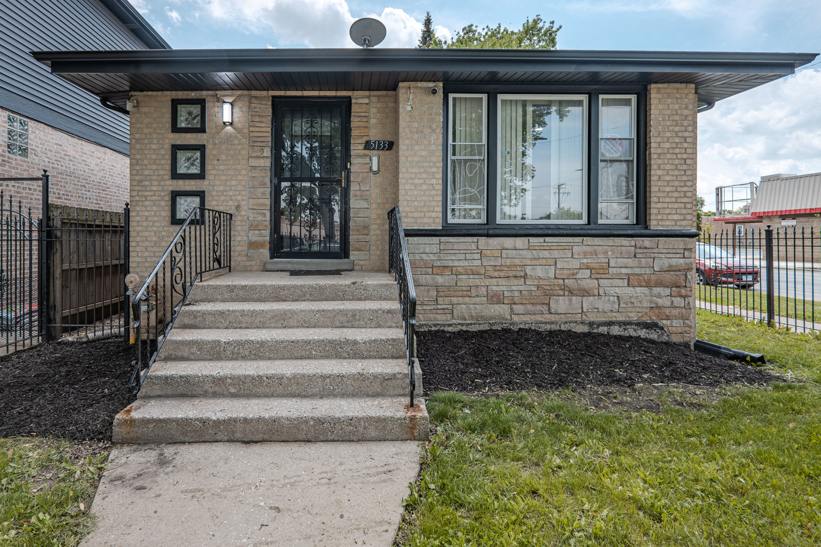 5133 W Monroe Street, Chicago, IL 60644
