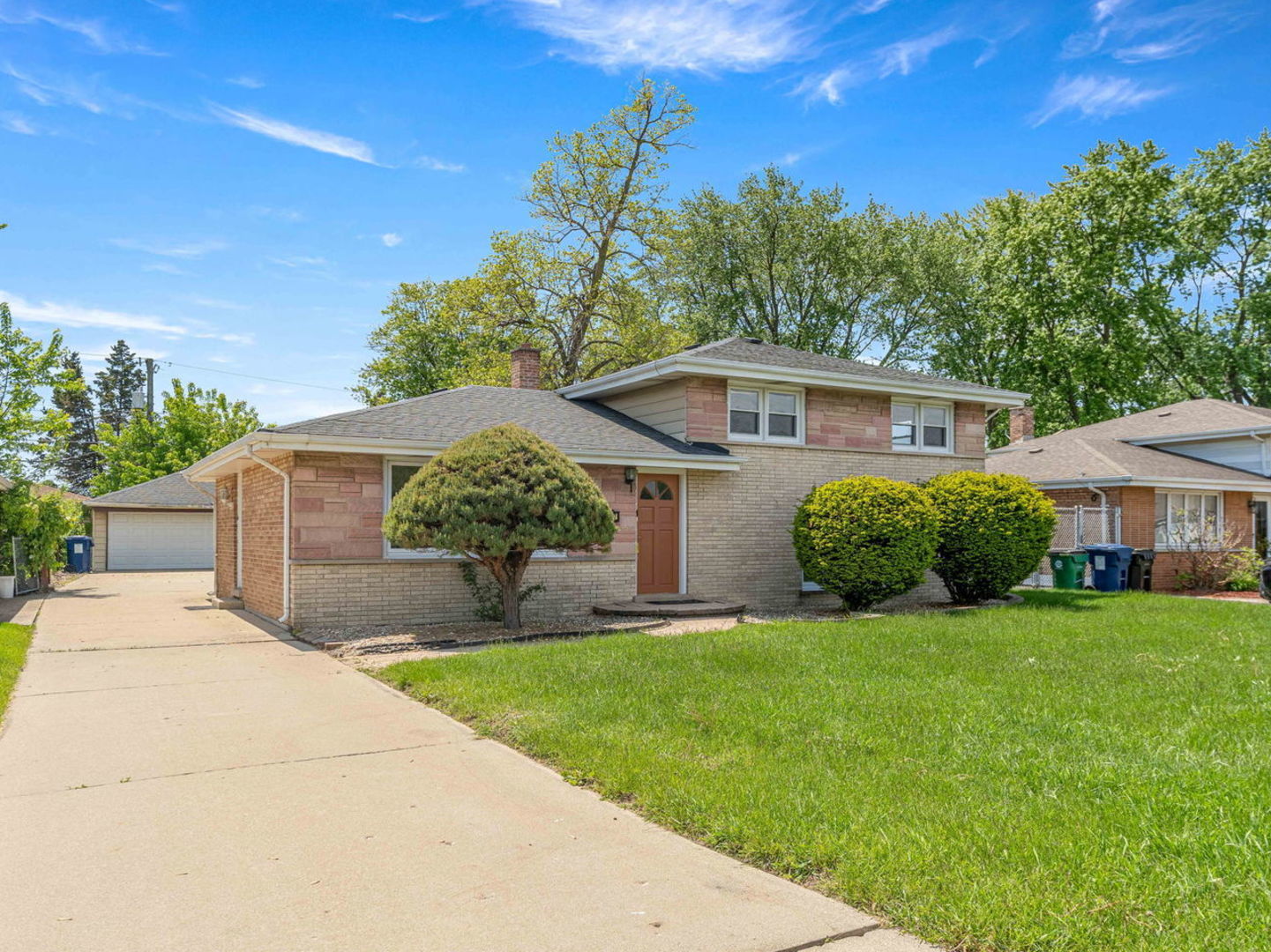 7907 W 74th Street, Bridgeview, IL 60455
