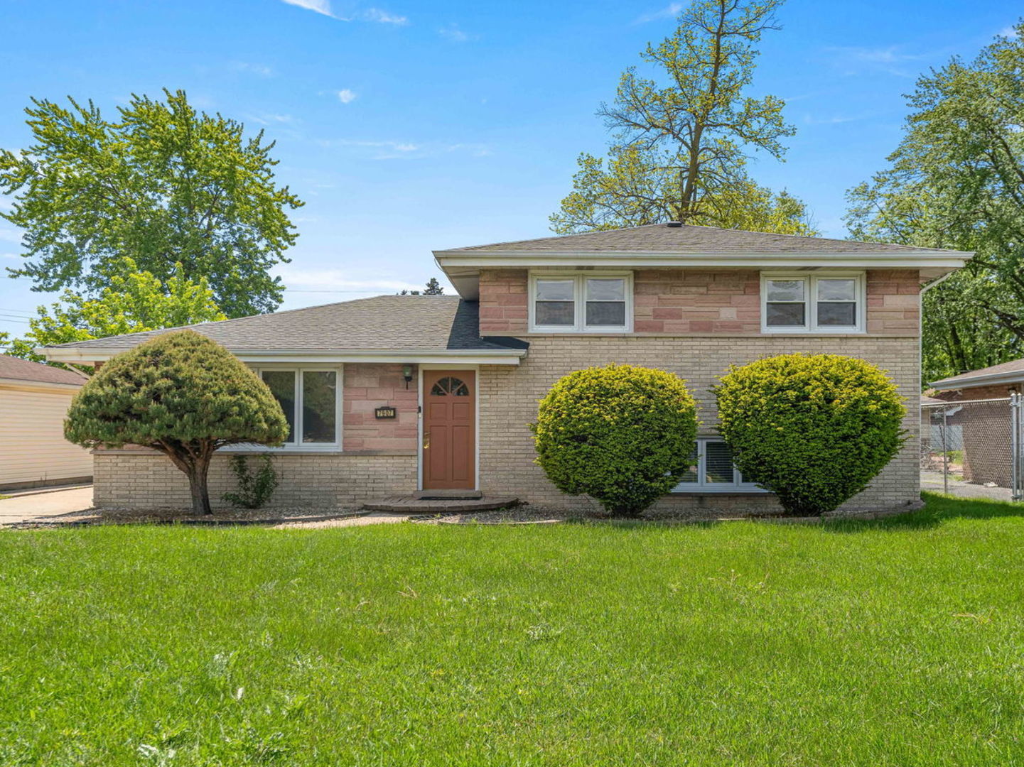 7907 W 74th Street, Bridgeview, IL 60455